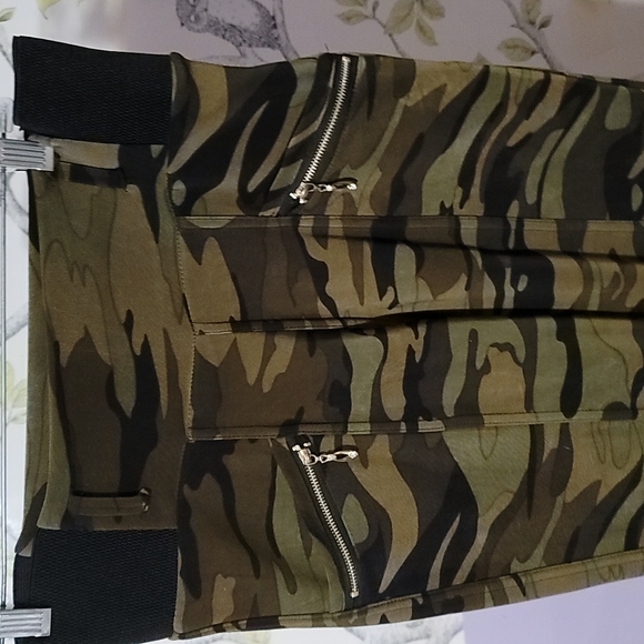 Women pants - Picture 2 of 3